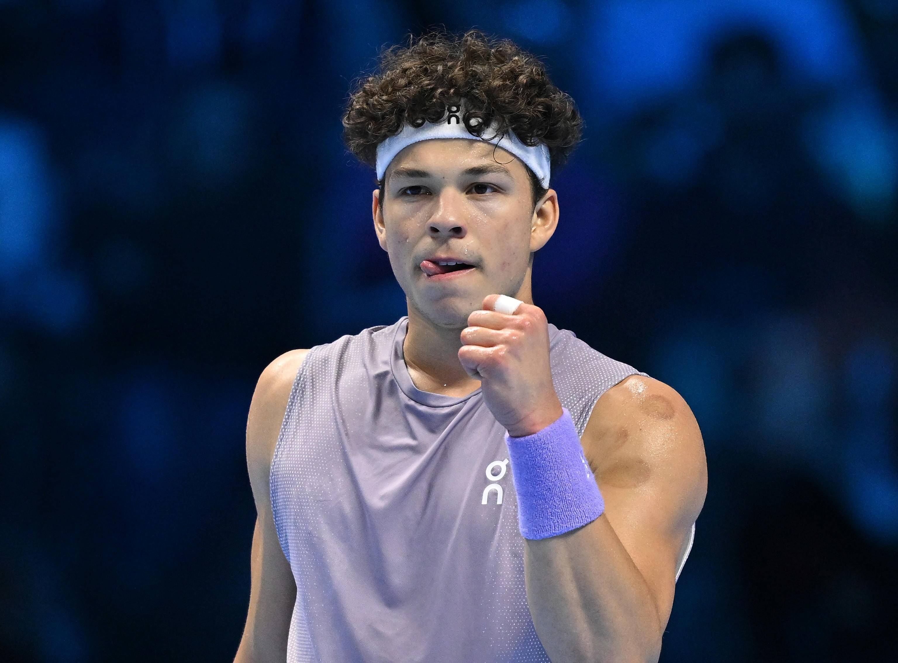 年终总决赛完胜ATP总决赛，兹维列夫点燃赛场