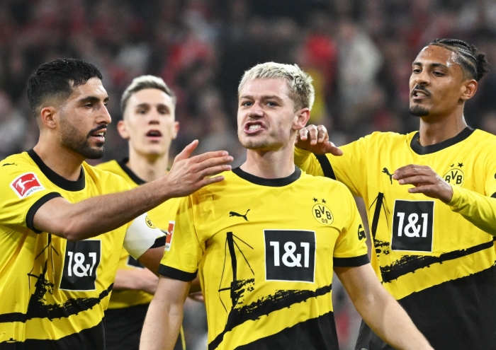 多特蒙德球员战胜对手，势不可挡地风头无两