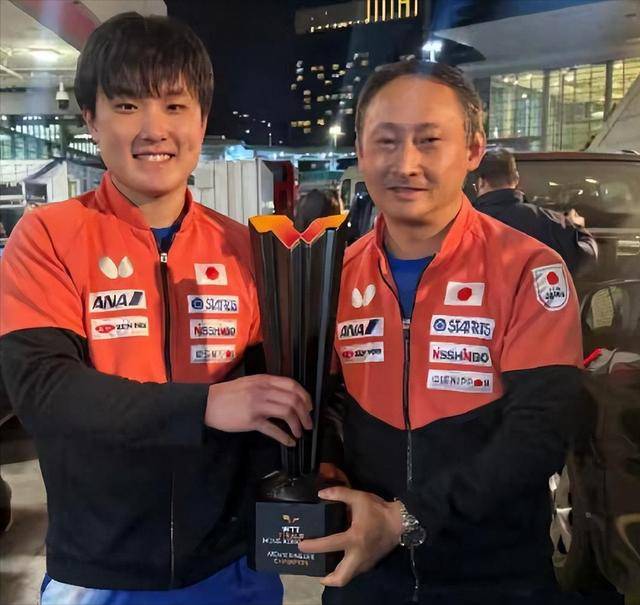 日本队碾压波兰队,张本智和高光表现 日本队碾压波兰队,张本智和高光表现