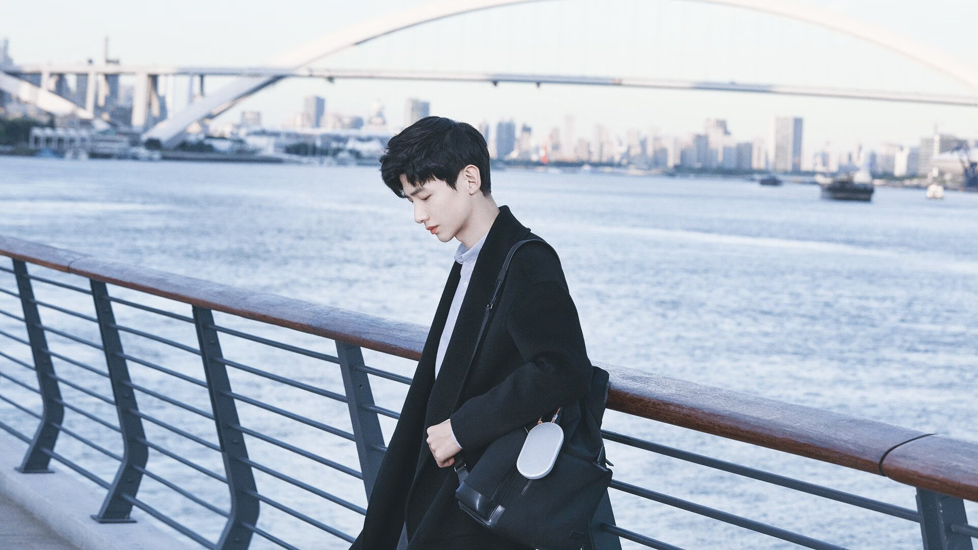 当雷霆粉碎苍鹰,国家德比中的力量美学